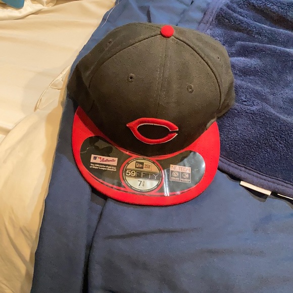 Fitted hat - Picture 1 of 1
